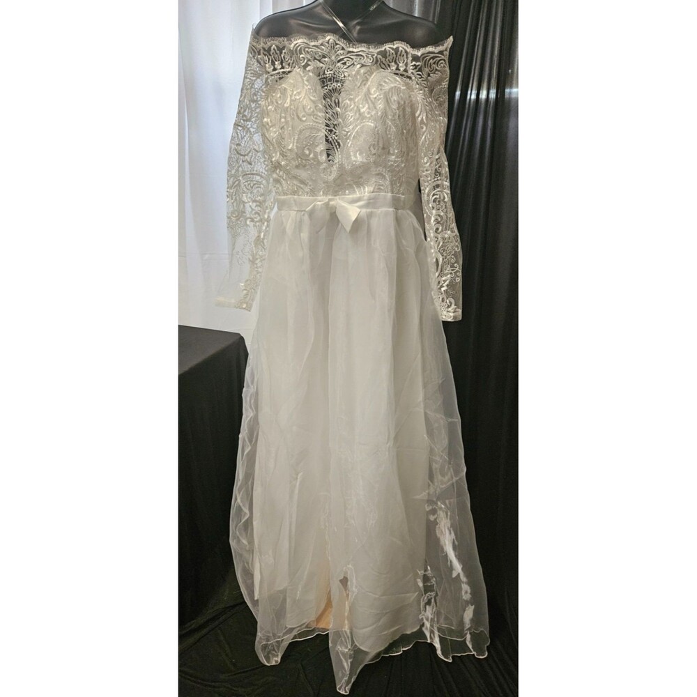 OFF THE SHOULDER LONG SLEEVE WHT LACE WEDDING GOWN/ COSTUME XXL FITS LIKE XL